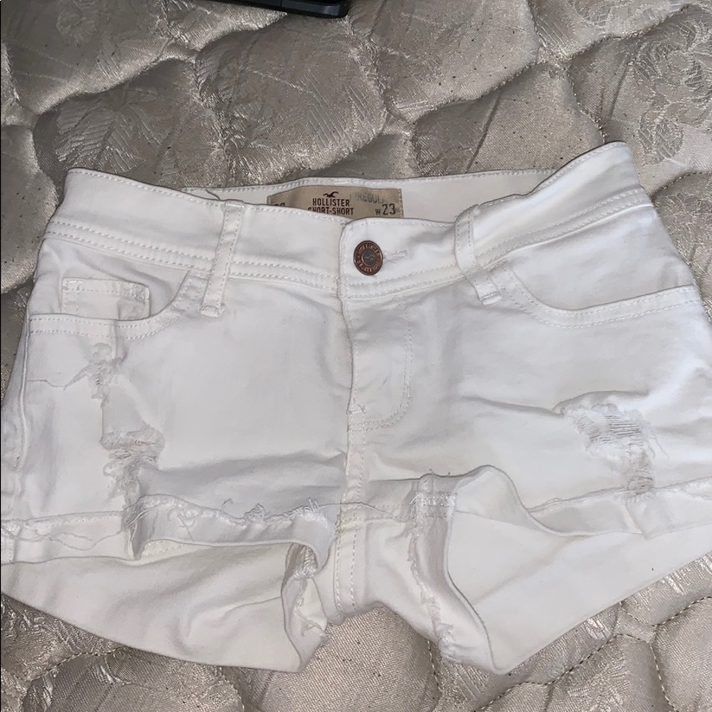 Hollister short-shorts
